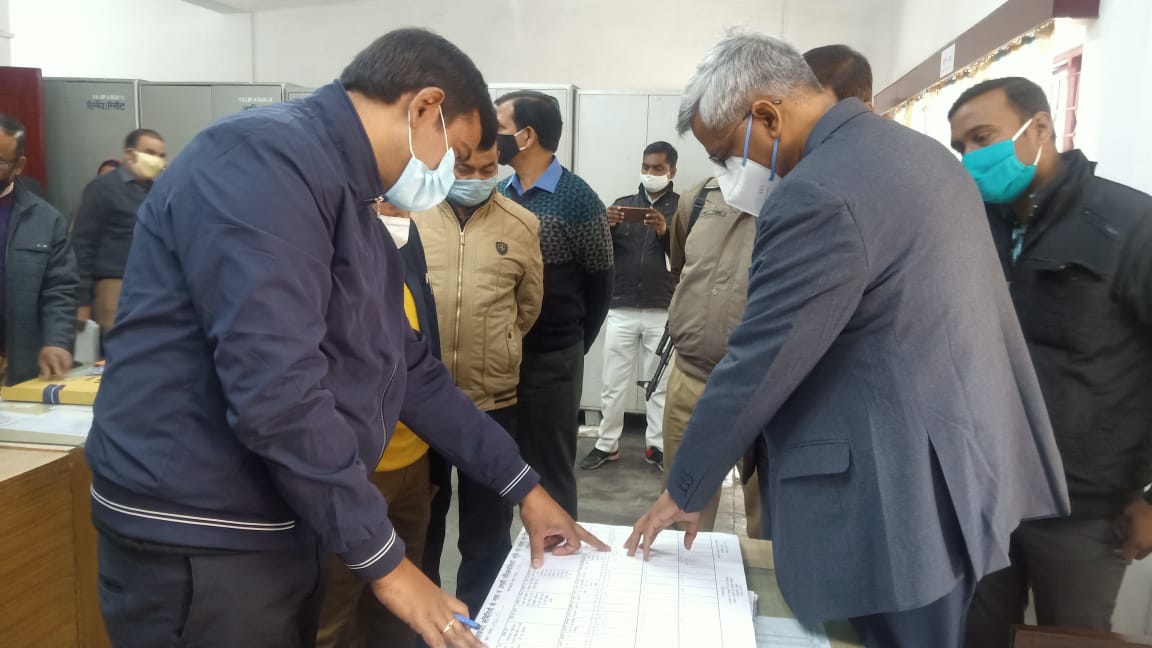 शासन के निर्देश पर डीएम, सीडीओ एवं उनके द्वारा नामित अधिकारियों ने किया सरकारी  कार्यालयों का मुआयना