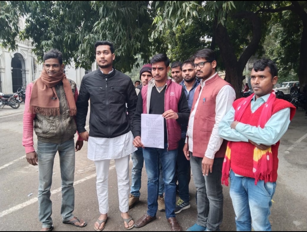   मांग पूरी न होने पर अधिकारी को एवं स्वयं को आत्मदाह करने का किया संकल्प