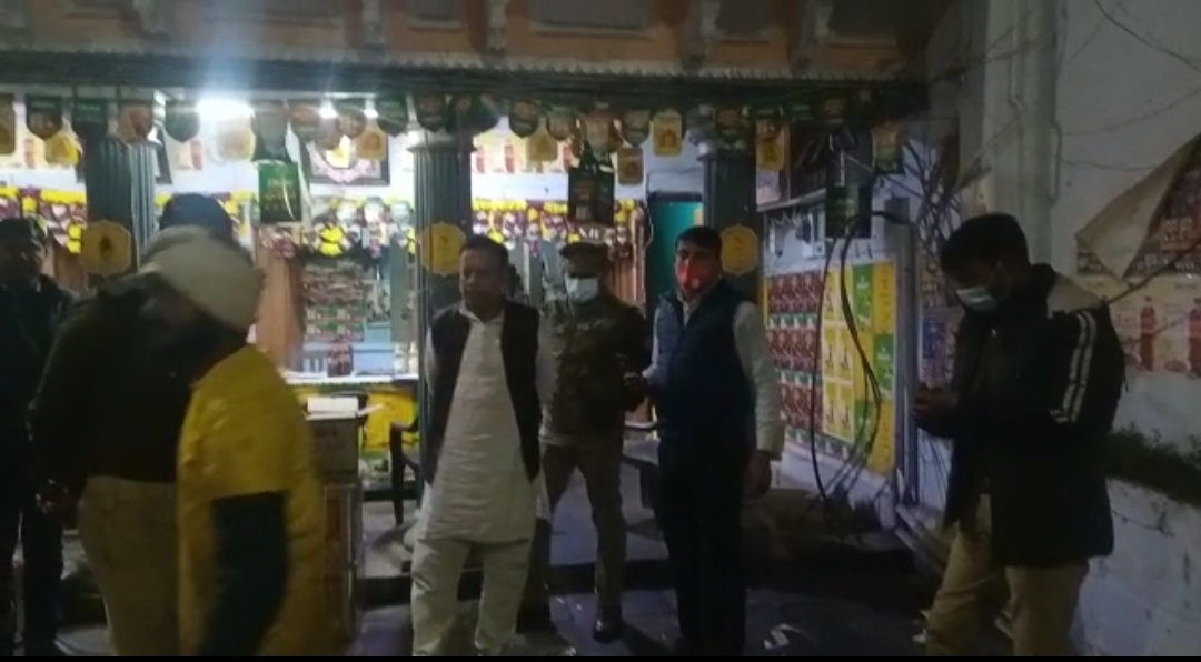 फूड विभाग के द्वारा घी तेल की दुकान पर हुई छापेमारी लिए गए सैंपल