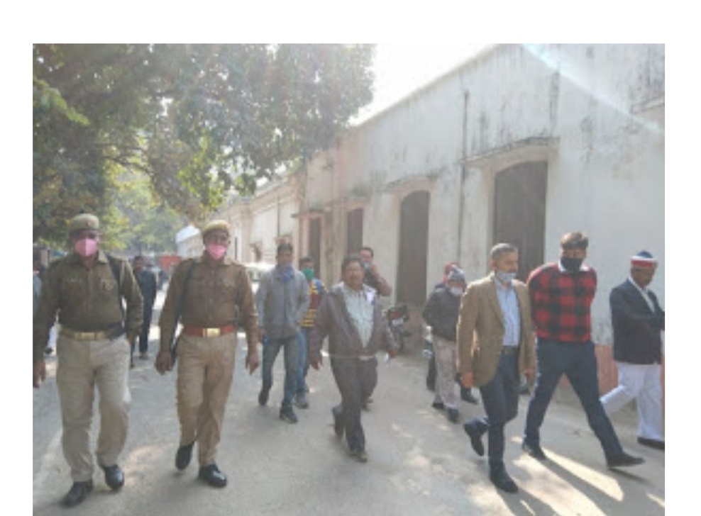 लापरवाही,करने पैसा मांगने व सही तरह से का नहीं करने की शिकायत पर सजा पानें को रहें तैयार-जिलाधिकारी