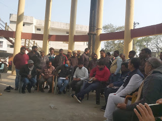 आउट सोर्सिंग कर्मियों के धरने पर समर्थन में बैठे चेयरमैन, तब ईओ ने किया शासनादेश वाले वेतन दर पर भुगतान का आदेश