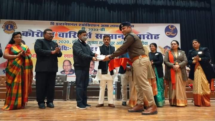   रीवा राजकपूर आडोटोरियम में कोरोना वारियर्स के कार्यक्रम मे सम्मानित किया गया।