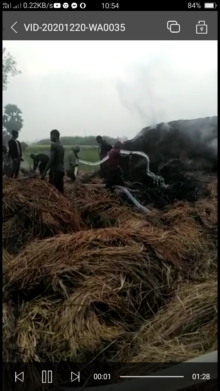 खलिहान में लगी आग,तीन किसानों का धान जलकर हुआ खाक