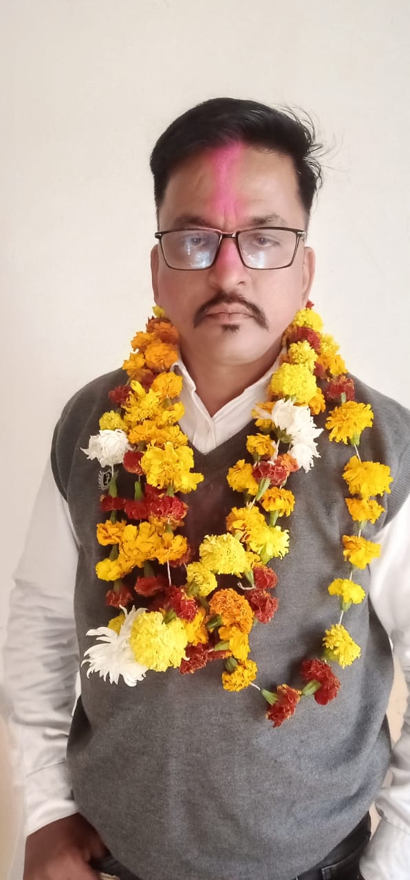 आसपुर बार इस एसोसिएशन का निर्विरोध अध्यक्ष का चुनाव किया गया*
