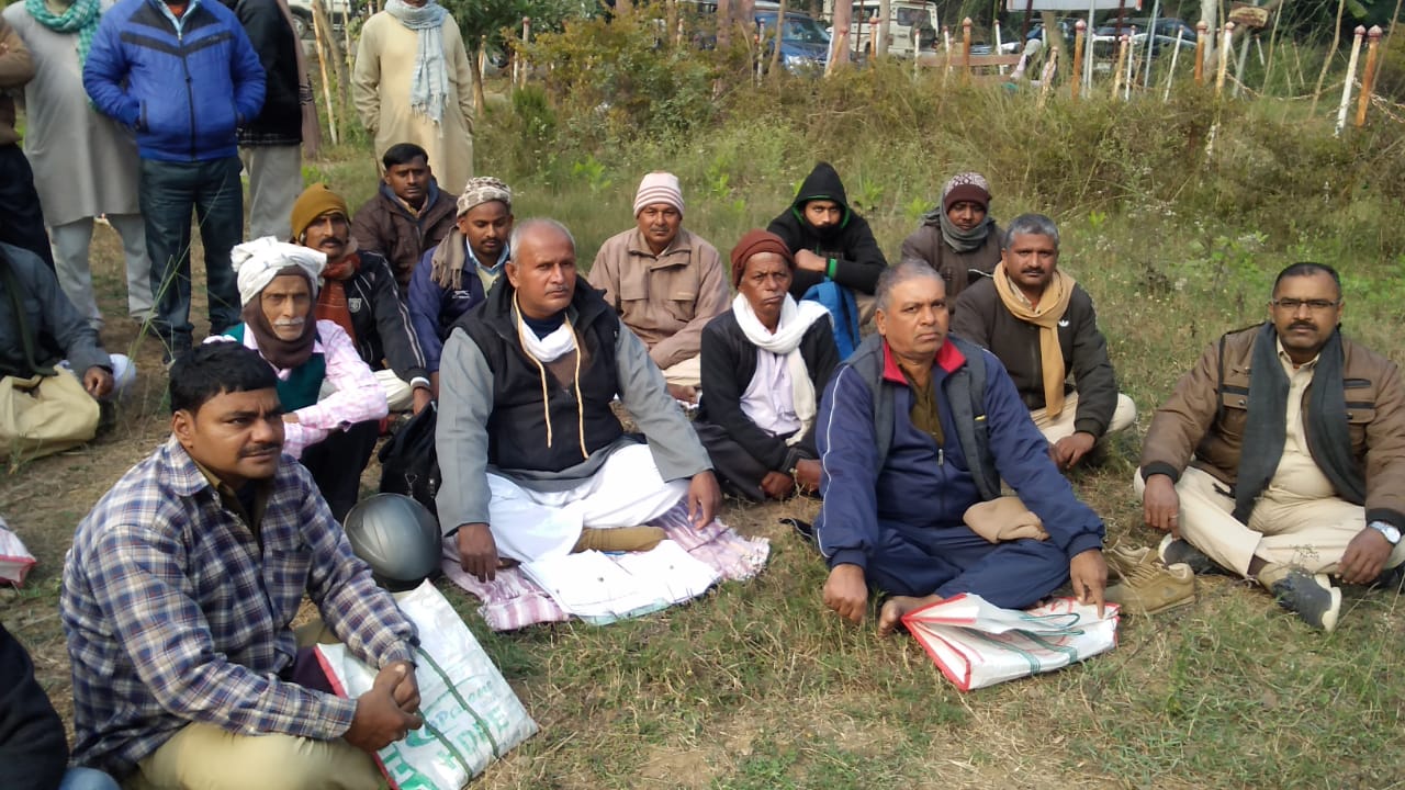 अपनी मांग को लेकर दफादार-चौकीदार संघ ने दिया एक दिवसीय धारना