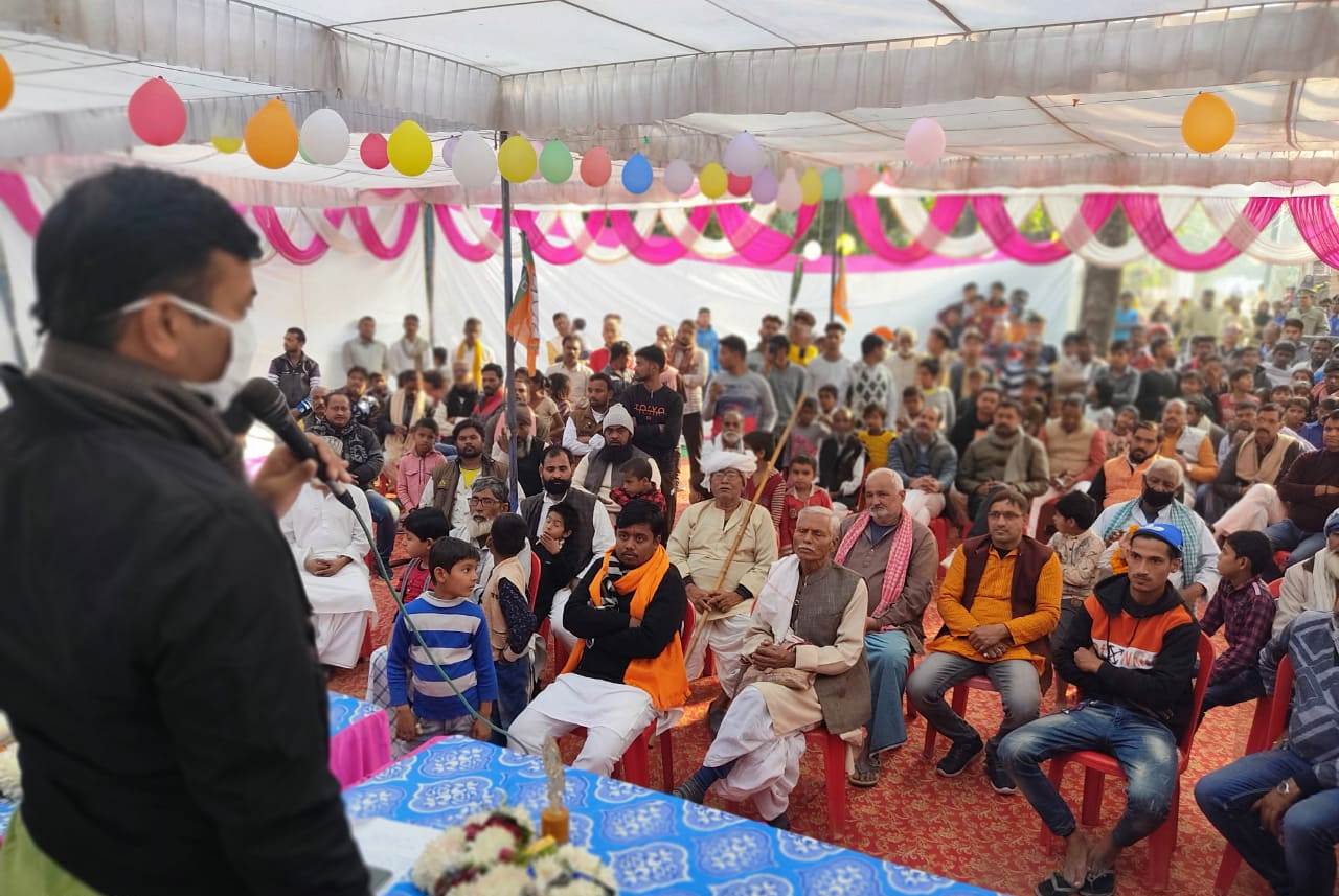 बोले मंत्री आनंद शुक्ल :दो वर्षो में बनेगे साढ़े चौवन लाख आवास,राजयम़ंत्री (ग्राम विकास) ने सपा और कांग्रेस सरकारों पर लगाए गंभीर आरोप