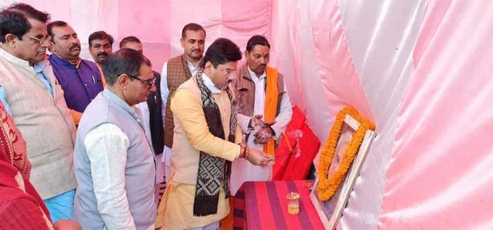 न्यूज़ रीवा (सेमरिया)-विधायक निधि से बनने वाला सामुदायिक स्वास्थ्य केन्द्र का भूमिपूजन करने पहुंचे विधायक के.पी त्रिपाठी  विधायक निधि से निर्मित होने वा