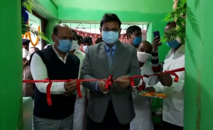 कुर्था में औद्योगिक योजना के अन्तर्गत रेडिमेड उद्योग का जिला पदाधिकारी ने किया उद्घाटन