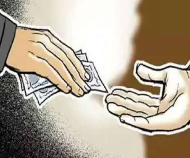 ACB टीम की एक ओर बड़ी कार्यवाही रिश्वत खोर पुलिसकर्मी को धर दबोचा।
