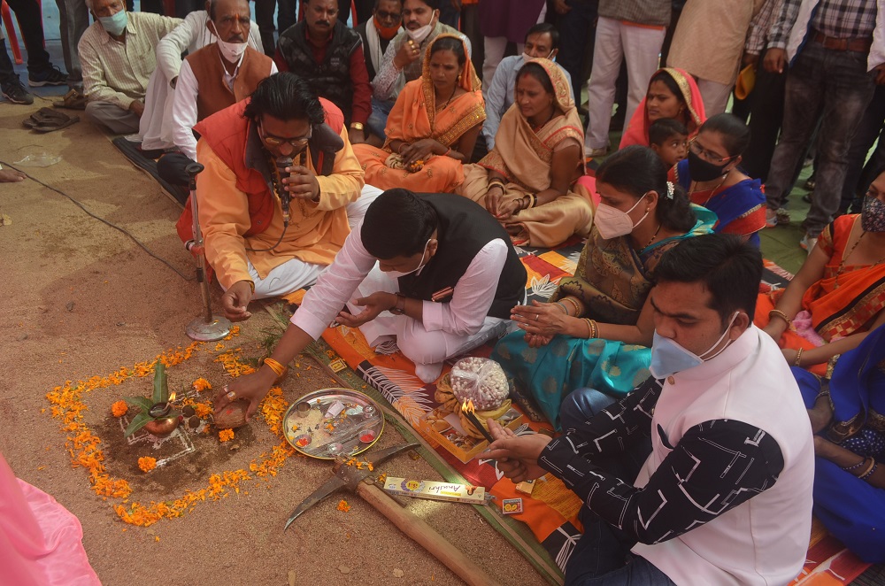  आयुष मंत्री श्री कावरे ने नवेगांव, भमोड़ी, चिचगांव, खुरसोड़ी, नैतरा की 2.09 करोड़ रुपये की नलजल योजनाओं का शिलान्याेस