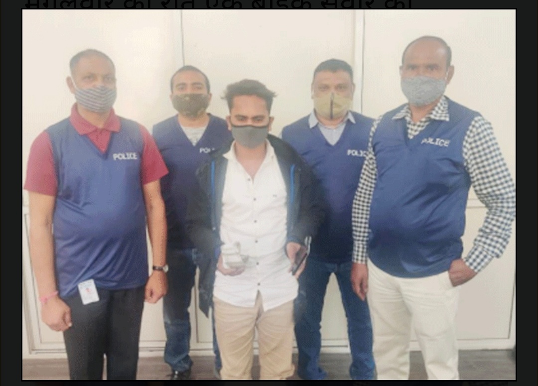 अहमदाबाद क्राइम ब्रांच की टीम ने चेनपुर के एक व्यक्ति को पकड़ा, जिसने मंगलवार की रात एक बाइक सवार को डंडे से पीटा था और उसका मोबाइल फोन और नकदी लूट ली थी।