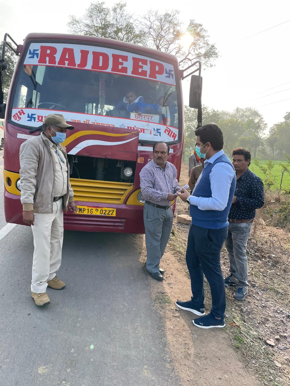 यात्री वाहनों के लिए नए नियम निर्धारित ; लगवाना होगा व्हीकल ट्रैकिंग डिवाइस