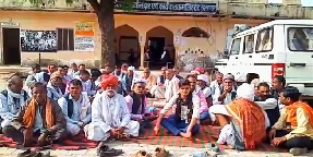 खंडार तहसील मुख्यालय में चौथे दिन भी धरना रहा जारी ,विधायक की समझाइश पर भी नहीं माने ग्रामीण।       