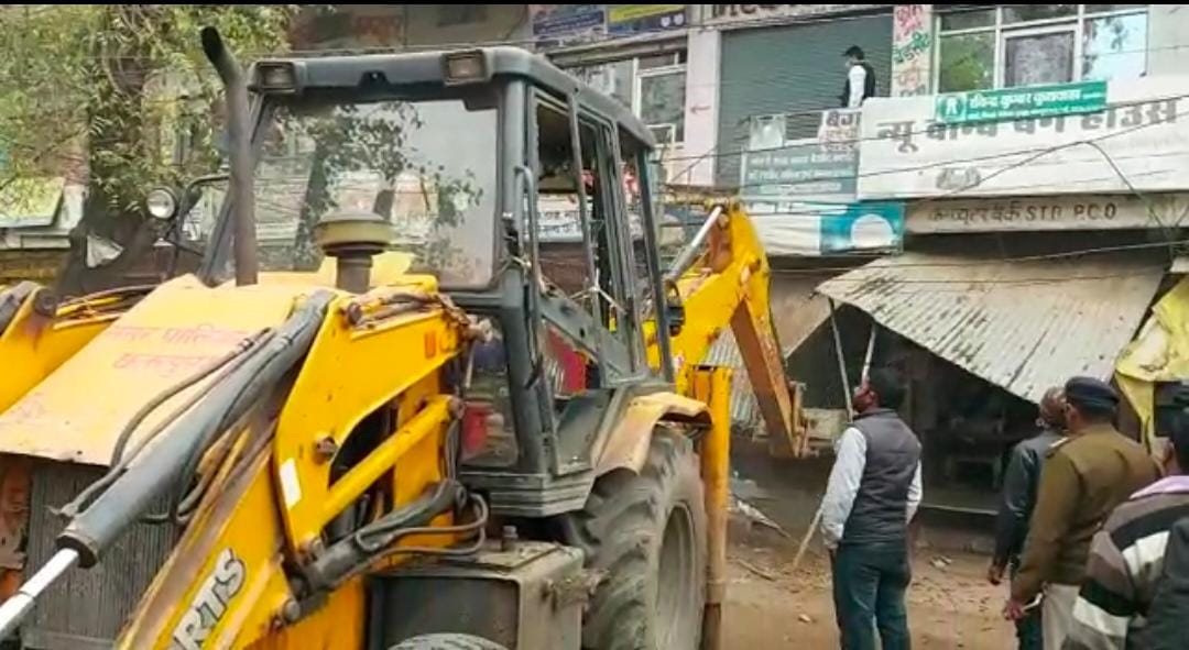 अतिक्रमण को हटवाने प्रशासन हुआ सख्त।न्यायिक मजिस्ट्रेट ने सड़कों पर उतरकर हटवाया अतिक्रमण।