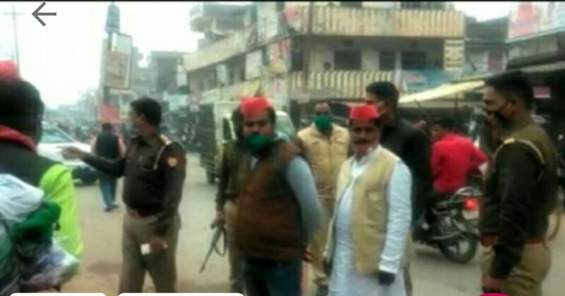 किसान आंदोलन के समर्थन में  निकले सपाइयों को कोरांव पुलिस ने किया गिरफ्तार।