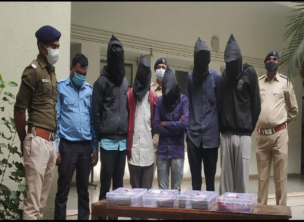 अहमदाबाद: सिक्यूरिटी गार्ड ने खबर दे कर कराई लाखो रुपए की लूट