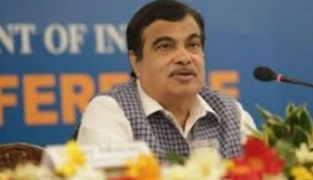 केंद्रीय मंत्री गडकरी ने गाय के गोबर से बने खादी इंडिया के प्रकृतिक एंटी बैक्टीरियल पेंट को किया लॉन्च