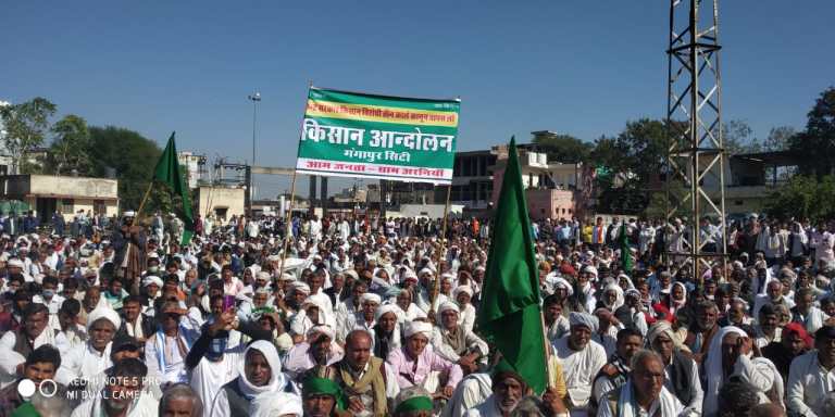 विशाल किसान सम्मेलन में किसानों का उमड़ा हुजूम