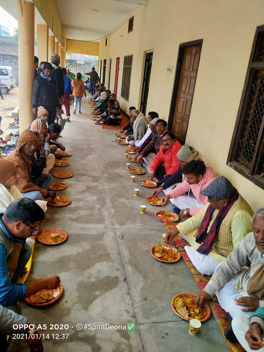 देवरिया सदर विधायक के आवास पर हुआ खिचड़ी भोज