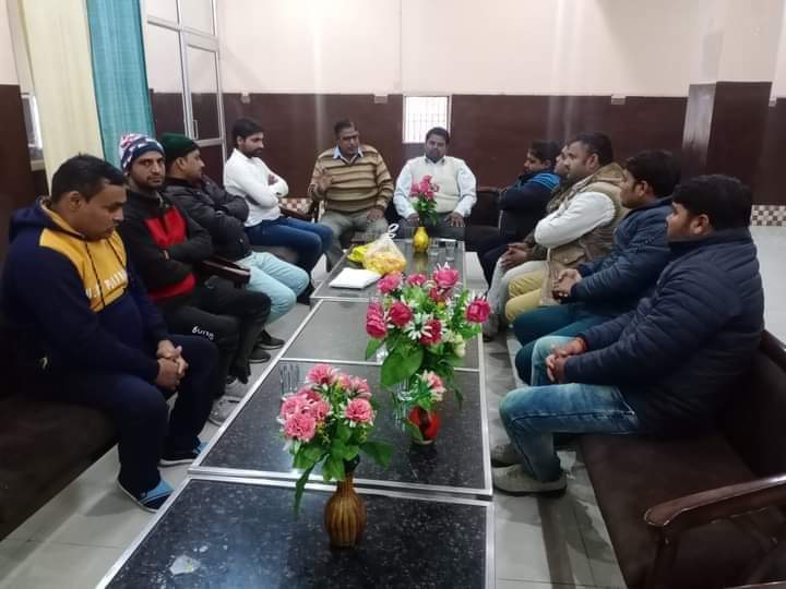 पत्रकार समाज कल्याण समिति तहसील खैर के पदाधिकारियों पद एवं गोपनीयता की शपथ दिलाई ।