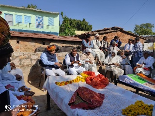 पूर्व विधायक गुर्जर ने समर्थकों के साथ लिया पौष बड़ा प्रसादी का आनंद