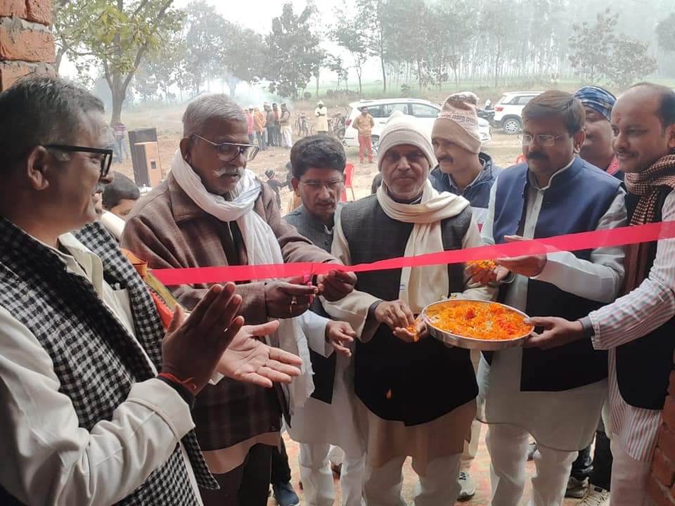 ग्राम सभा दुबौली में पंचायत भवन व सार्वजनिक शौचालय का लोकार्पण