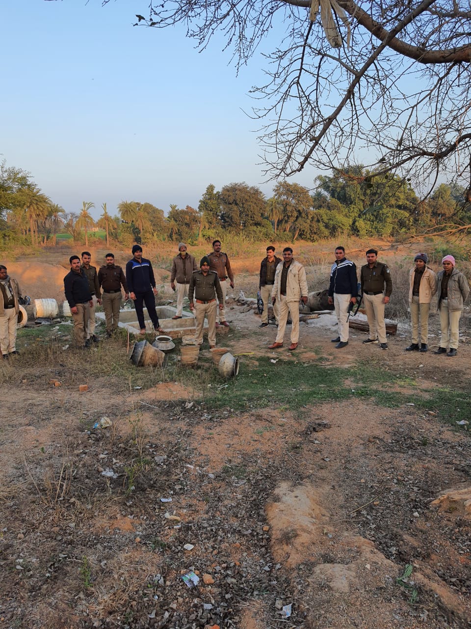 MP और UP सीमा पर कच्ची शराब बनाने वाले पड़कुला लोगों पर हुई बड़ी कार्यवाही।