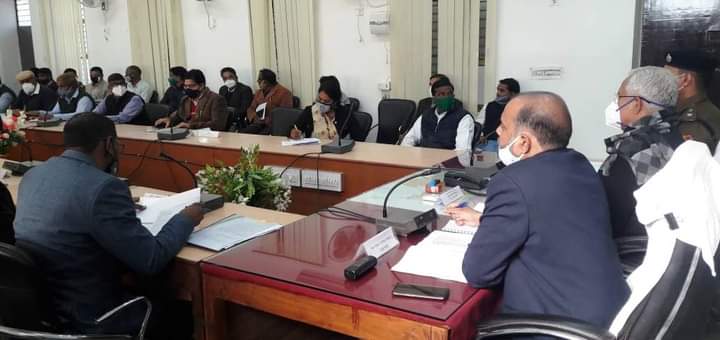 जन घोषणा पत्र, बजट घोषणाओं की प्रगति की समीक्षा कर प्रभारी मंत्री ने विकास कार्यो में तेजी लाने के दिये निर्देश