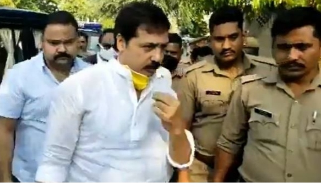 गेंगवार मे बाहुबली सांसद धनंजय सिंह का नाम आया सामने 