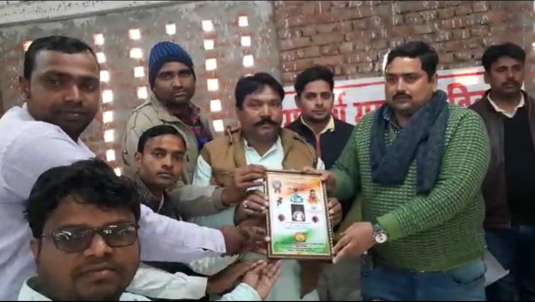 उपजिलाधिकारि एवम् तहसीलदार शाहगंज को कोरोना योद्धा प्रमाण पत्र 