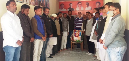 महात्मा गांधी को शहीद दिवस पर दी श्रद्धांजलि