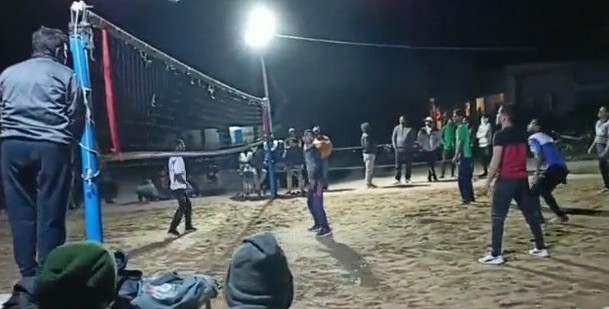 रोहट कस्बे में आयोजित हुई प्रथम बार रात्रि कालीन वॉलीबॉल  प्रतियोगिता तीन मैच आयोजित