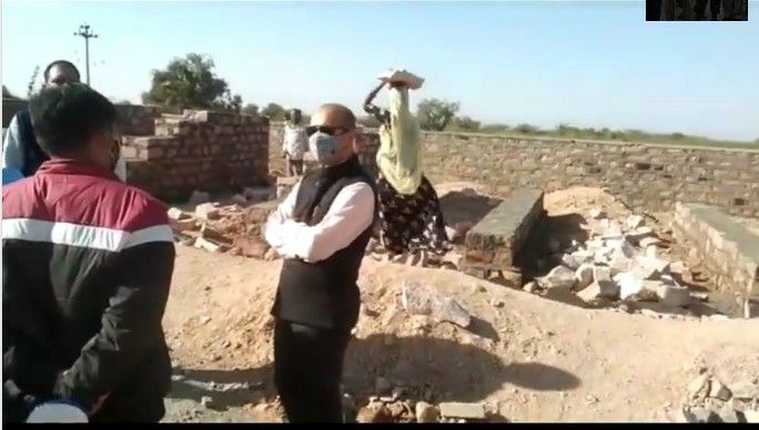 पाली जिला कलेक्टर अंशदीप ने मंगलवार को रोहट के उपखंड अधिकारियों के साथ बैठक की आयोजित जिला कलेक्टर ने पंचायत समिति का दौरा कर 