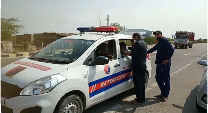 ट्रैफिक पुलिस कांस्टेबल ने काटा थानेदार का चालान 