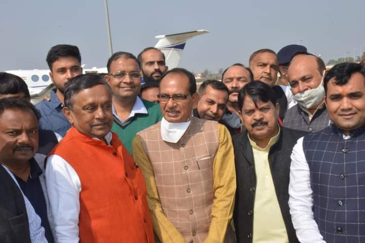  मुख्यमंत्री शिवराज सिंह चौहान का जबलपुर एयरपोर्ट पर अल्प प्रवास हुआ