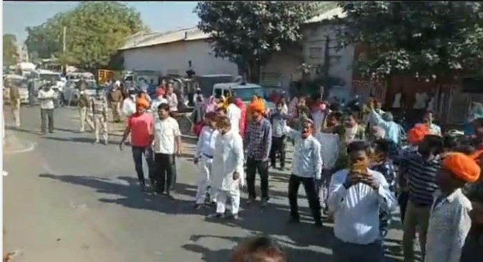 किसान बचाओ देश बचाओ काली कृषि कानून के विरोध में कांग्रेस कार्यकर्ताओं ने प्रधानमंत्री का पुतला जलाकर विरोध जताया 