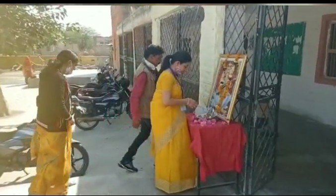 आज स्थानीय राजकीय उच्च माध्यमिक विद्यालय खारडा में प्रधानाचार्य श्रीमती ज्योति गोस्वामी के सानिध्य में बसंत पंचमी कार्यक्रम का आयोजन किया गया