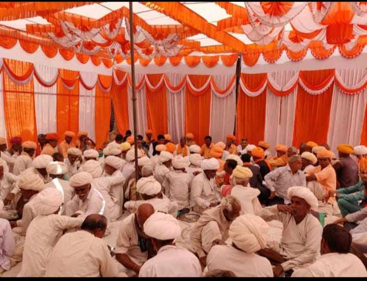 कांग्रेस नेता महावीर सिंह जी राजपुरोहित शुक्र लाइने रोहट क्षेत्र के बिट्टू में जोगा पुरी जी के यहां विवाहिक कार्यक्रम में शिरकत 