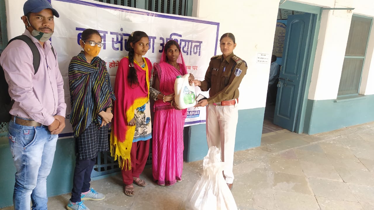 पीड़ित परिवार को किया राशन वितरण