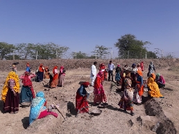 बौंली सरपंच ने पेयजल व्यवस्था दुरुस्त करने के लिए कनिष्ठ अभियंता से की मुलाकात, मनरेगा के कार्य का भी लिया जायजा
