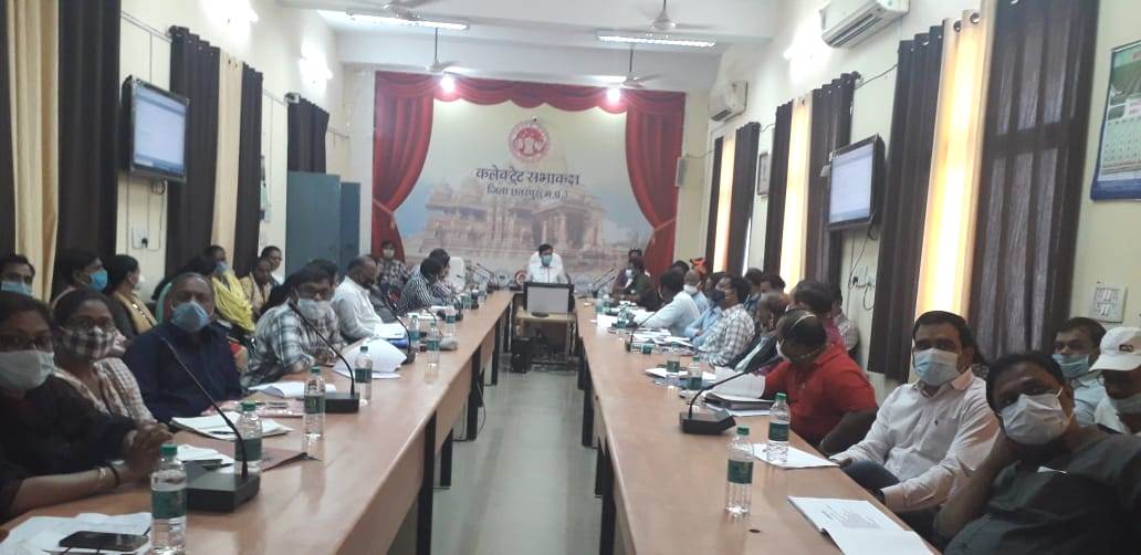 जिला स्वास्थ्य समिति की बैठक में हुई समीक्षा। छतरपुर जिले में 60 वर्ष उम्र के व्यक्तियों को covid-19 टीकाकरण अभियान 1 मार्च से।