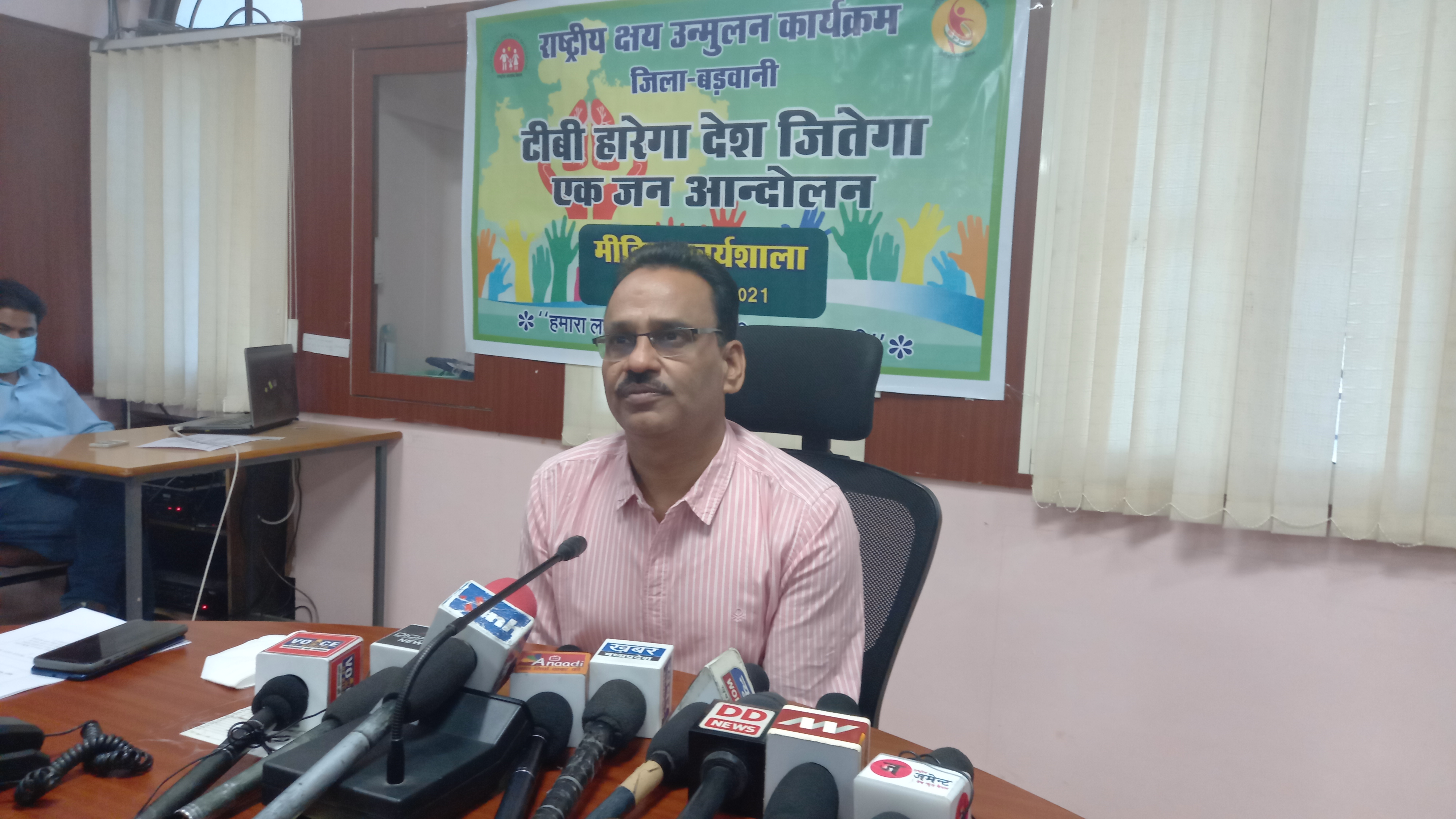 आपके द्वार आयुष्मान अभियान मीडिया बन्धु भी दे अपना सहयोग  - कलेक्टर श्री वर्मा 
