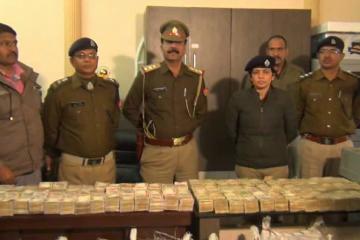 प्रॉपर्टी डीलर के ऑफिस से 25 करोड़ की पुरानी करेंसी बरामद
