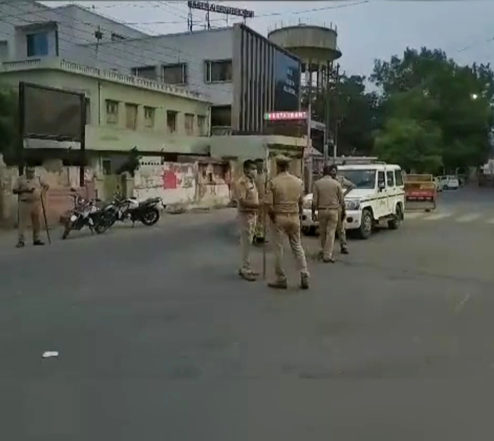 लॉकडाउन के दौरान बाहर निकलना पड़ा भारी पुलिस ने बरती सख्ती 