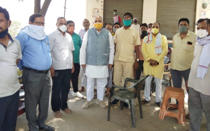 नौहझील व्यापारी लूटः 42 घंटे बीतने के बाद भी पुलिस खाली हाथ, पीड़ित से मिले रविकांत गर्ग