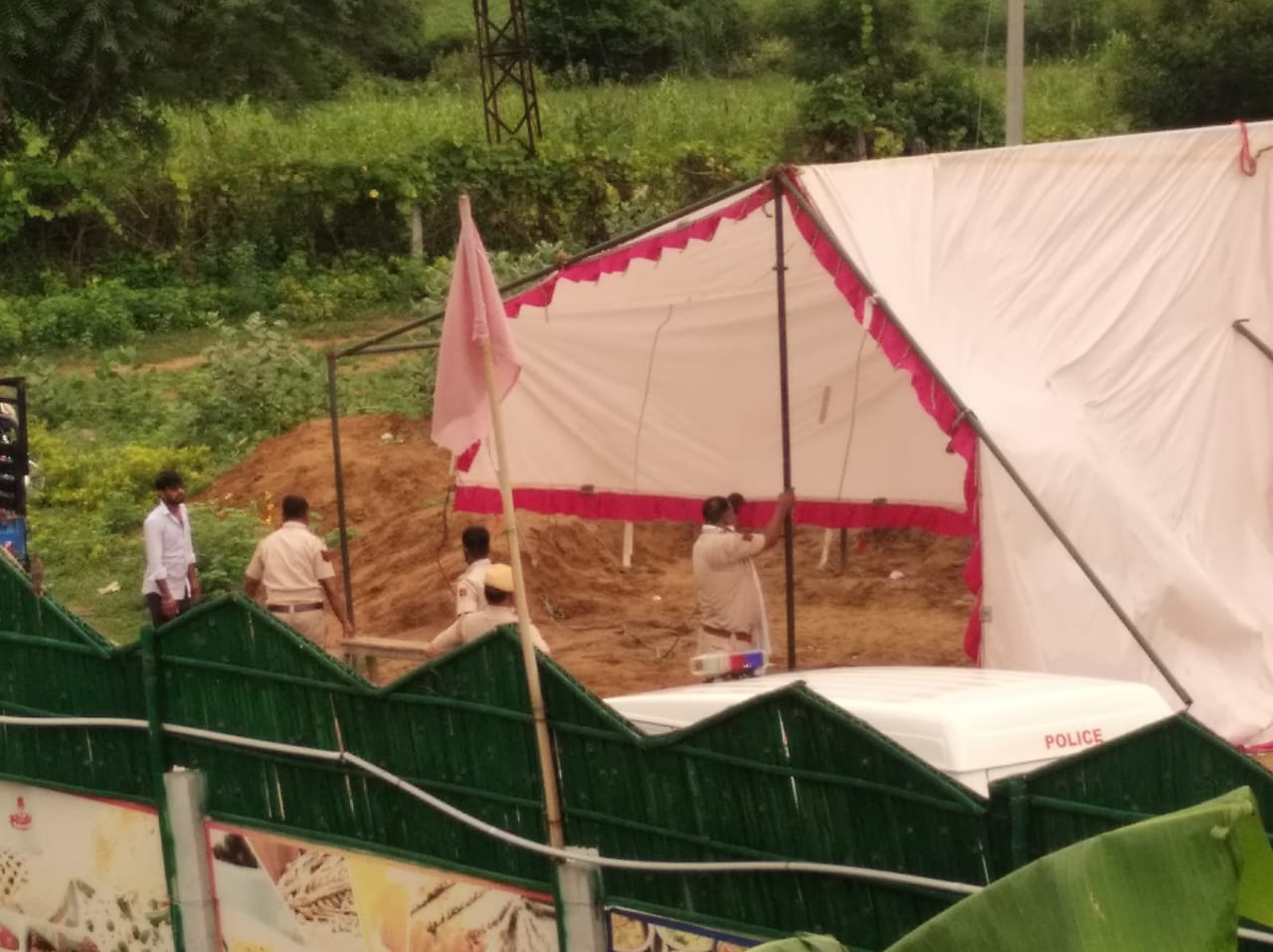 कार्मिकों को ठेकेदारों की मिलीभगत से हटाया गया 