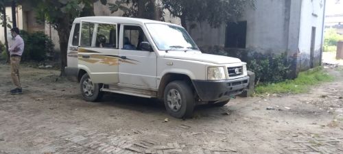 बहराइच चीनी मिल नानपारा के डिस्टलरी विभाग में पहुंची जांच टीम।