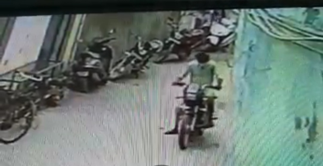 राया में लगातार हो रही बाइक चोरी की घटनाएं खुलाशा तो दूर अंकुश तक नहीं लगा पा रही इलाका पुलिस