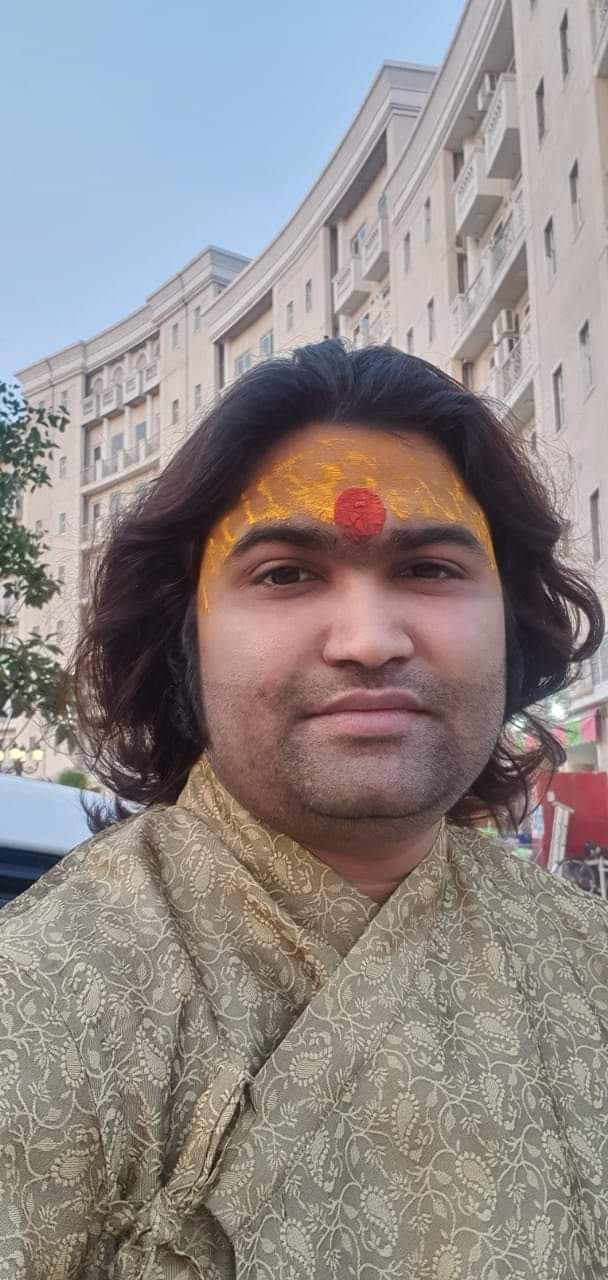 स्वरूप के विपरीत आचरण करने का वीडियो सोशल मीडिया पर जमकर हो रहा वायरल