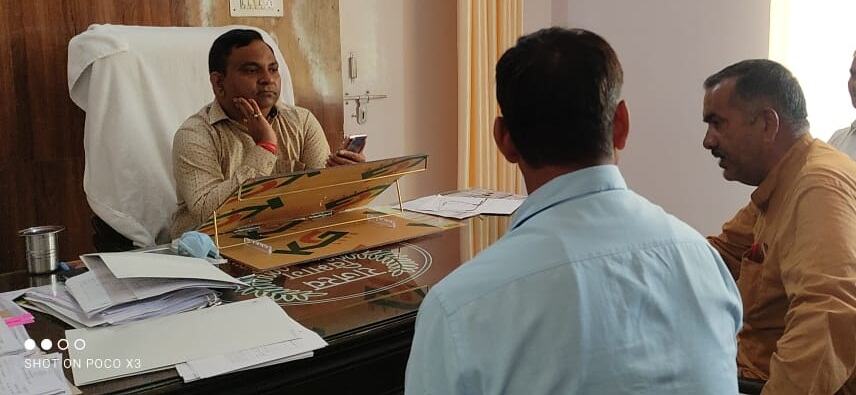  लेखपाल पर सर्वे के नाम पर अवैध वसूली मागने का आरोप 
